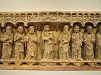 Retable de l'eglise Saint-Martin, la Vierge et l'Enfant entre les 12 apotres (Bourgogne, 1400) (2)